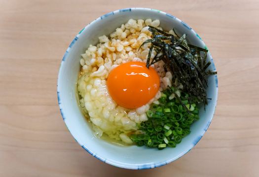 手軽で本格的！天丼風TKG 和風たれ×天かす