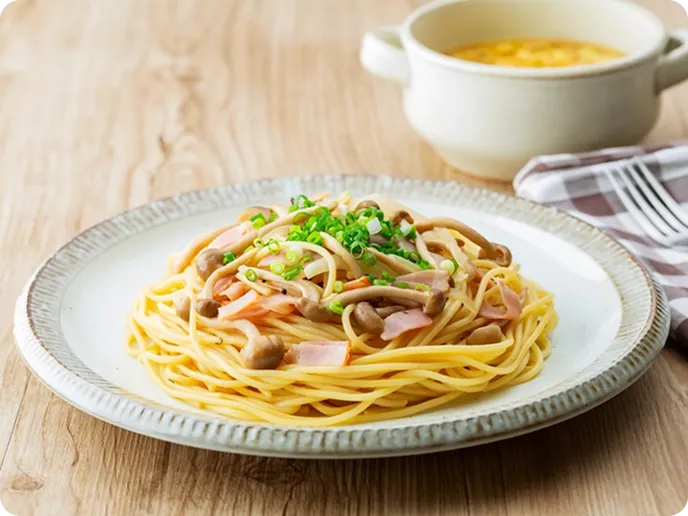 ベーコンとしめじのパスタ