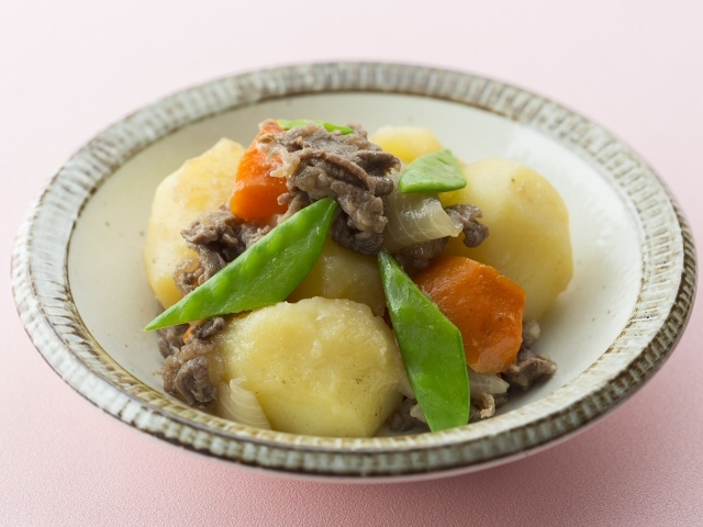 Nikujaga (Japanese Stewed Beef and Potatoes)