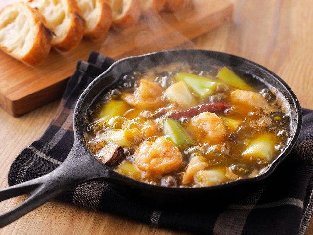 長ねぎとエビの和風アヒージョ カマダレシピ 鎌田醤油 かまだしょうゆ 公式通販サイト 長ねぎとエビの和風アヒージョ カマダレシピ 鎌田醤油 かまだしょうゆ 公式通販サイト