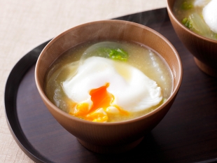 卵と白菜の味噌汁