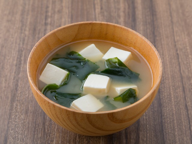 豆腐とわかめの味噌汁 カマダレシピ 鎌田醤油 かまだしょうゆ 公式通販サイト