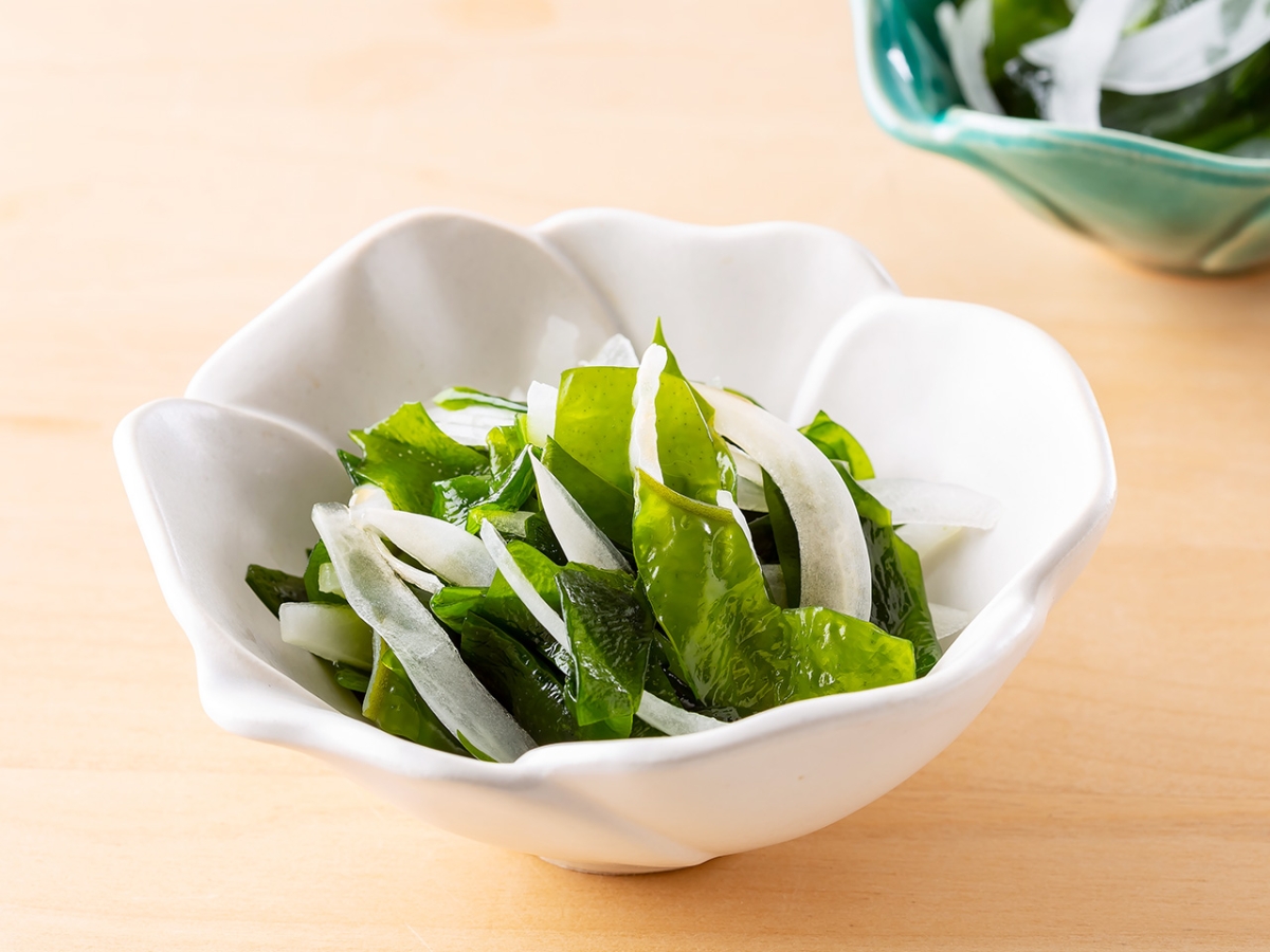 新玉ねぎとわかめのぽん酢和え｜カマダレシピ｜鎌田醤油（かまだ