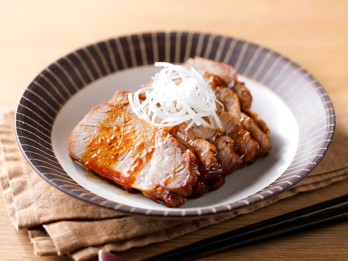 簡単にんにくチャーシュー｜カマダレシピ｜鎌田醤油（かまだしょうゆ