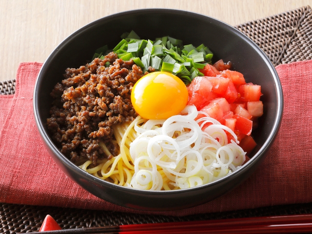 ピリ辛まぜそば｜カマダレシピ｜鎌田醤油（かまだしょうゆ）公式通販サイト