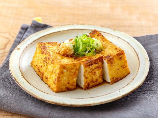 焼き厚揚げ｜カマダレシピ｜鎌田醤油（かまだしょうゆ）公式通販サイト