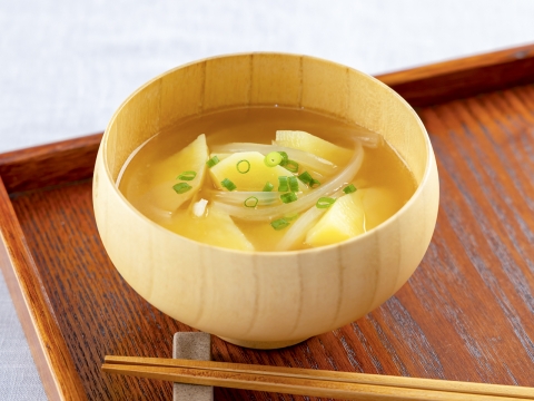 じゃがいもと玉ねぎの味噌汁