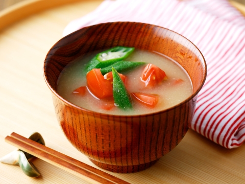 トマトとオクラの味噌汁