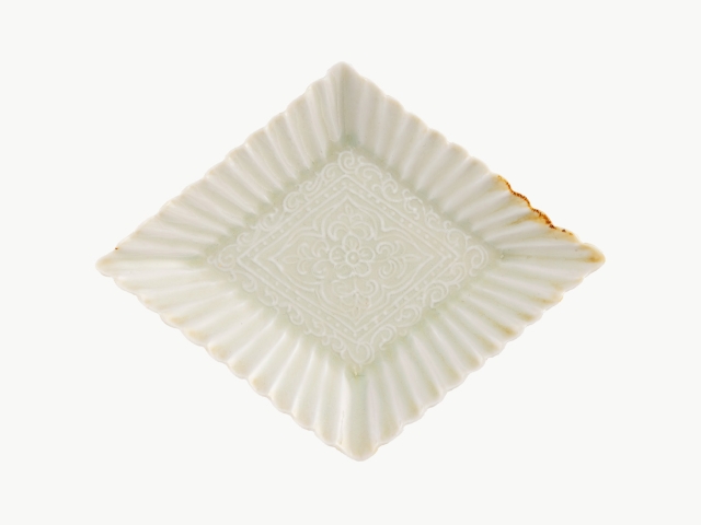 灰青秞輪花菱形皿