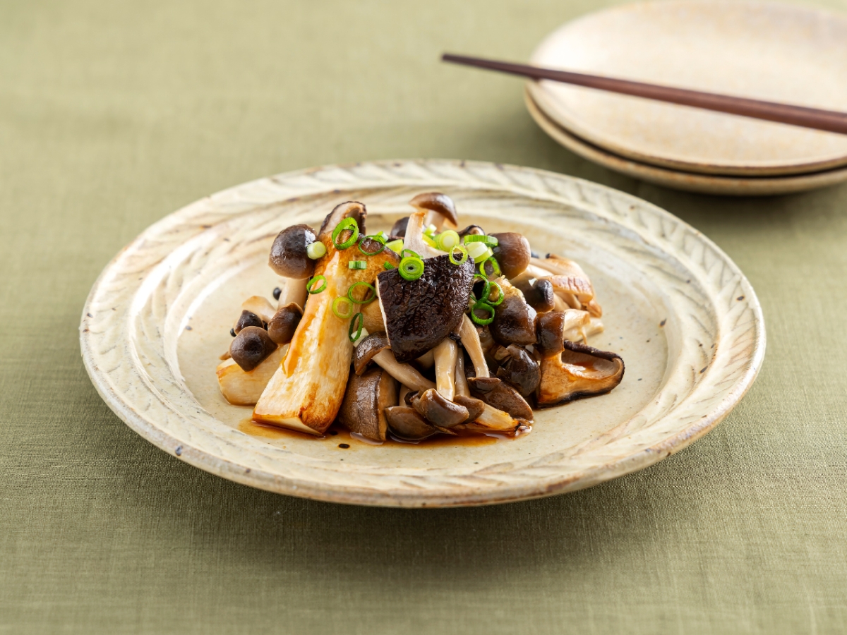 焼ききのこのぽん酢バターソースがけ