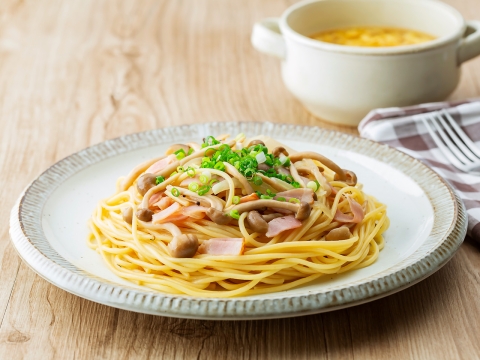 ベーコンとしめじのパスタ