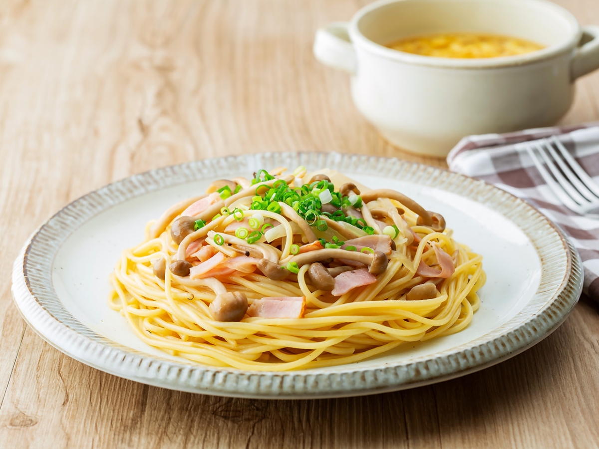 ベーコンとしめじのパスタ